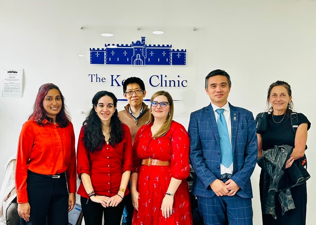 Professor Lee and the clinical team at The Key Clinic